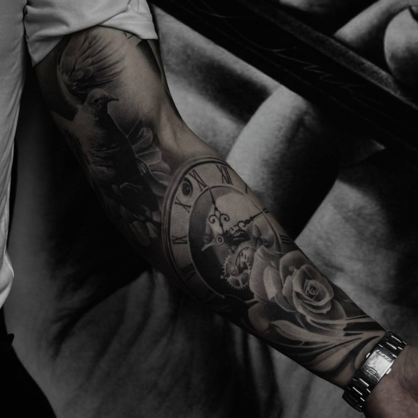 Valera clock and rose